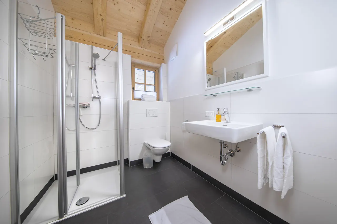 Badkamer met douche